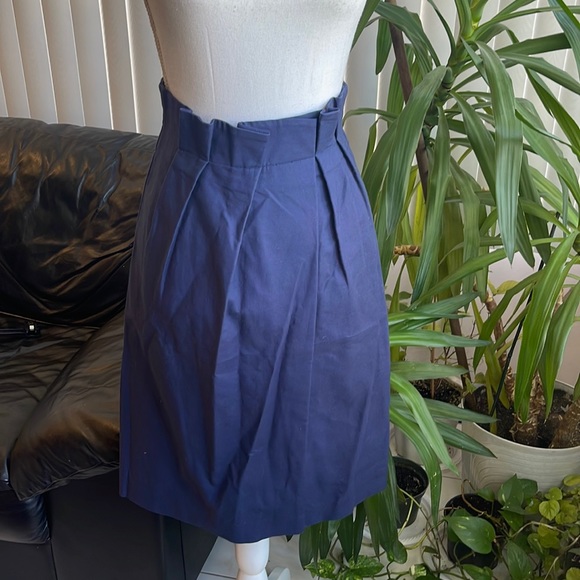 NWT THE PEOPLE’S Navy skirt with pleats in front size 2 - Picture 1 of 3